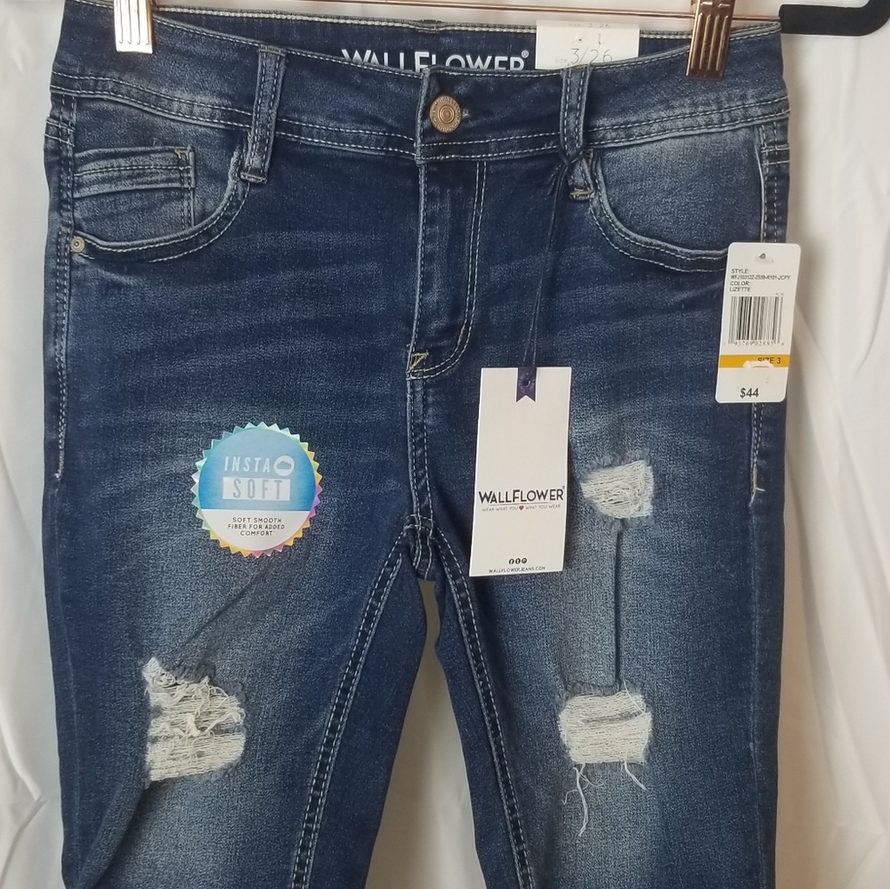 Wallflower Legendary Fit Knee Shorts